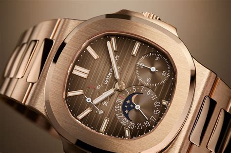 patek philippe nautilus goud zilver|gold patek nautilus price.